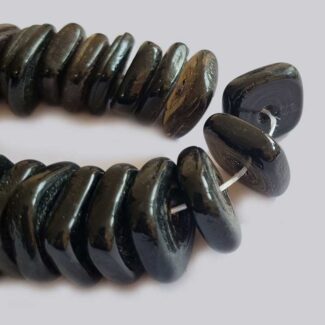 20 beads in approx 16" Loose Approximately 30mm, The Hole size About 3~4mm large , Shape Cube Disc  and Color Black